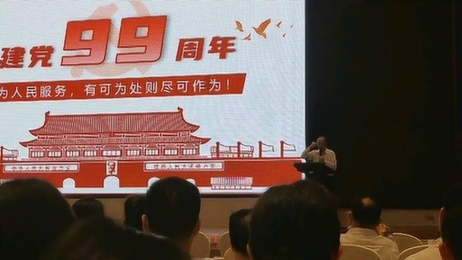 什么口罩可以防油漆味？我从事喷漆作业，味道太大。想带口罩，不知道怎么样的口罩才能防这个味？
